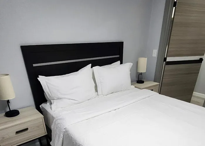 Aparthotel Peaceful Midtown With Gym And Parking 3*