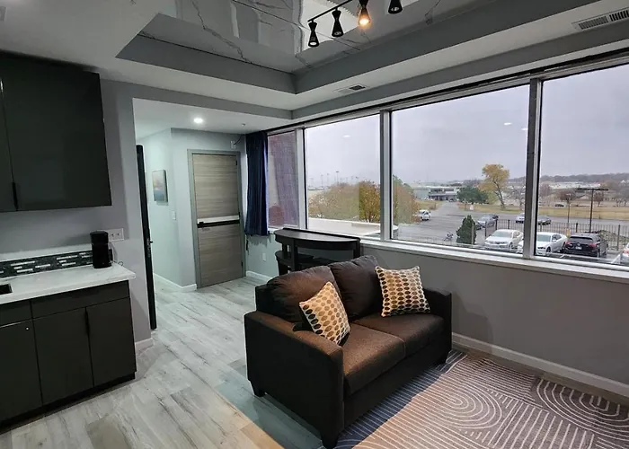 Peaceful Midtown With Gym And Parking Aparthotel